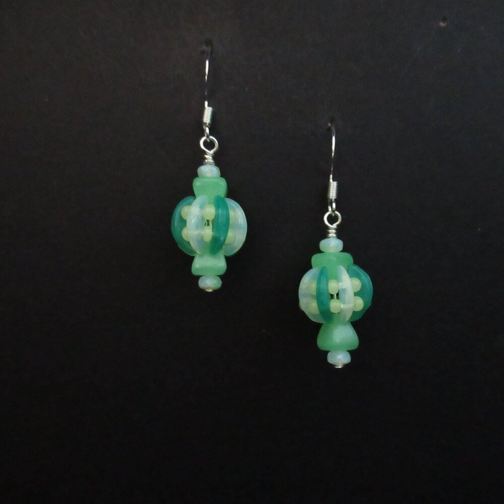 Uranium glass beaded bead earrings - Picture 4 of 13